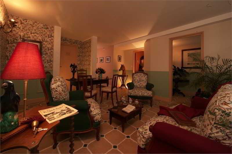 Logis Hotel Le Boudoir ベルベス エクステリア 写真