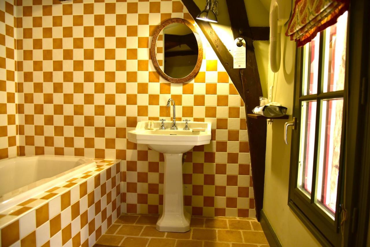 Logis Hotel Le Boudoir ベルベス エクステリア 写真