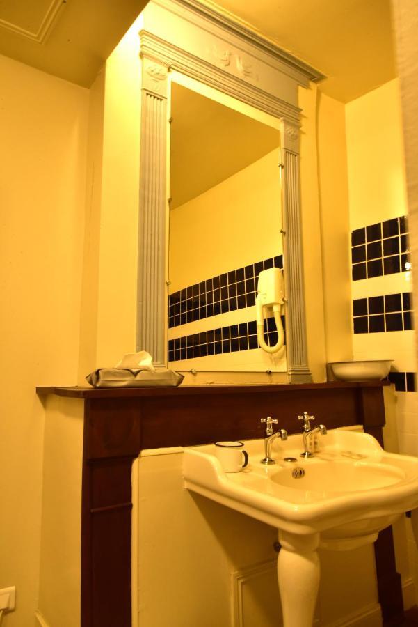 Logis Hotel Le Boudoir ベルベス エクステリア 写真