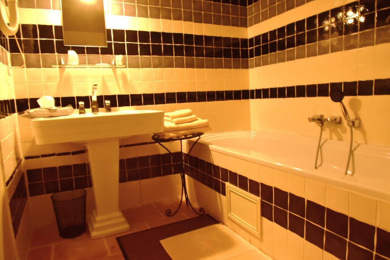 Logis Hotel Le Boudoir ベルベス エクステリア 写真