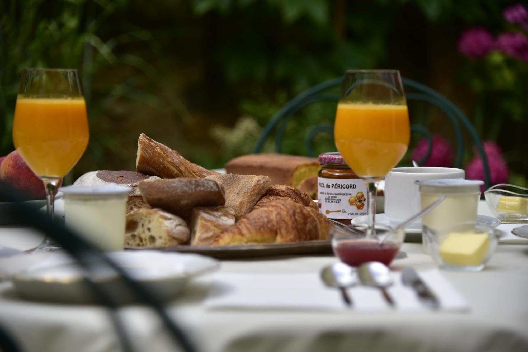 Logis Hotel Le Boudoir ベルベス エクステリア 写真
