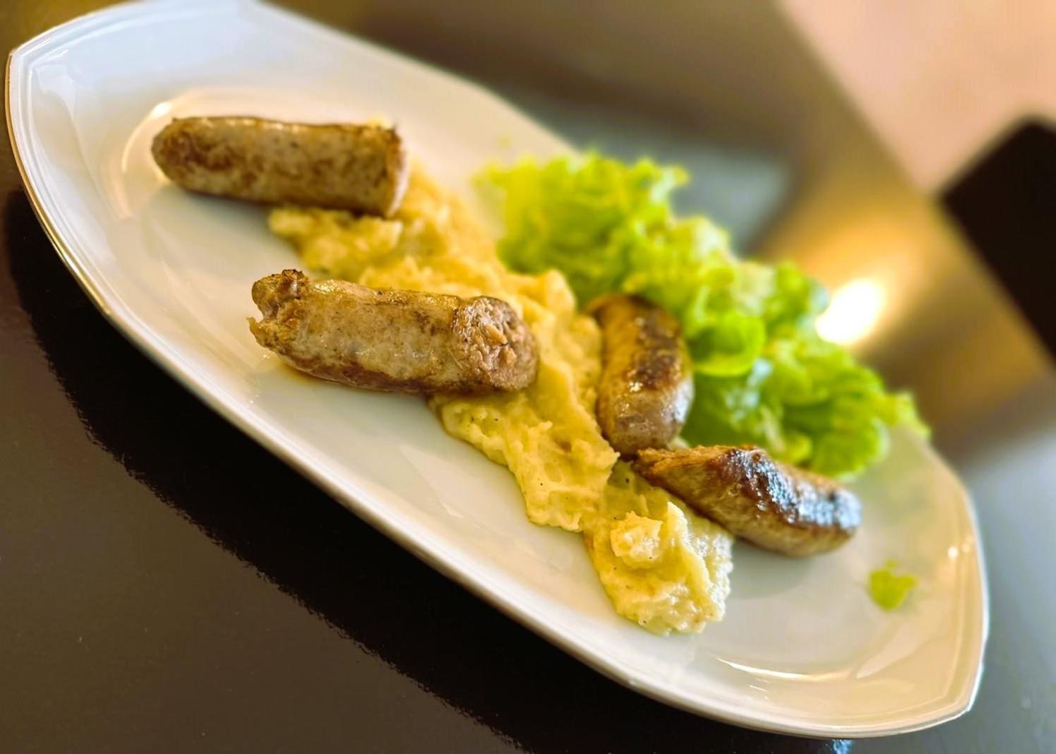 Logis Hotel Le Boudoir ベルベス エクステリア 写真